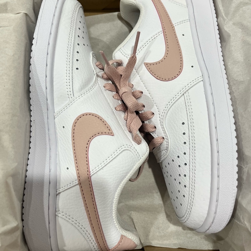 NIKE COURT VISION LOW